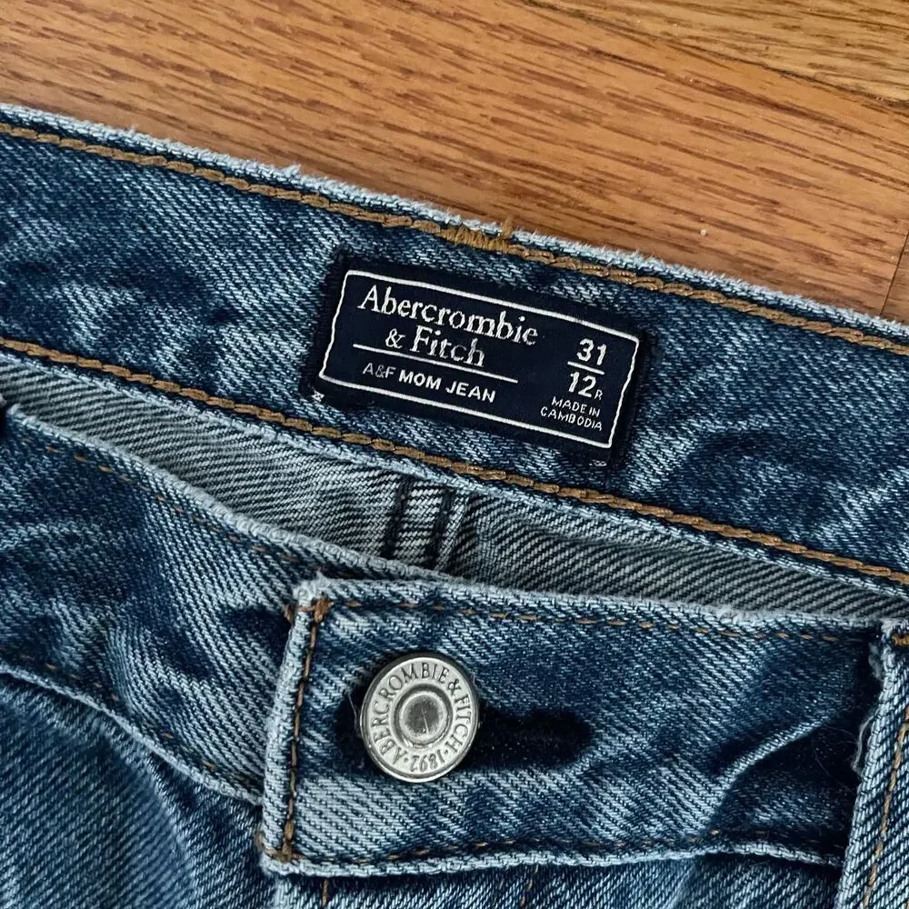 Abercrombie & Fitch details brand